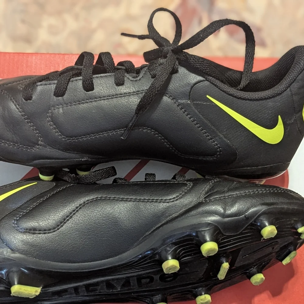 Nike Cleats - Picture 5 of 6